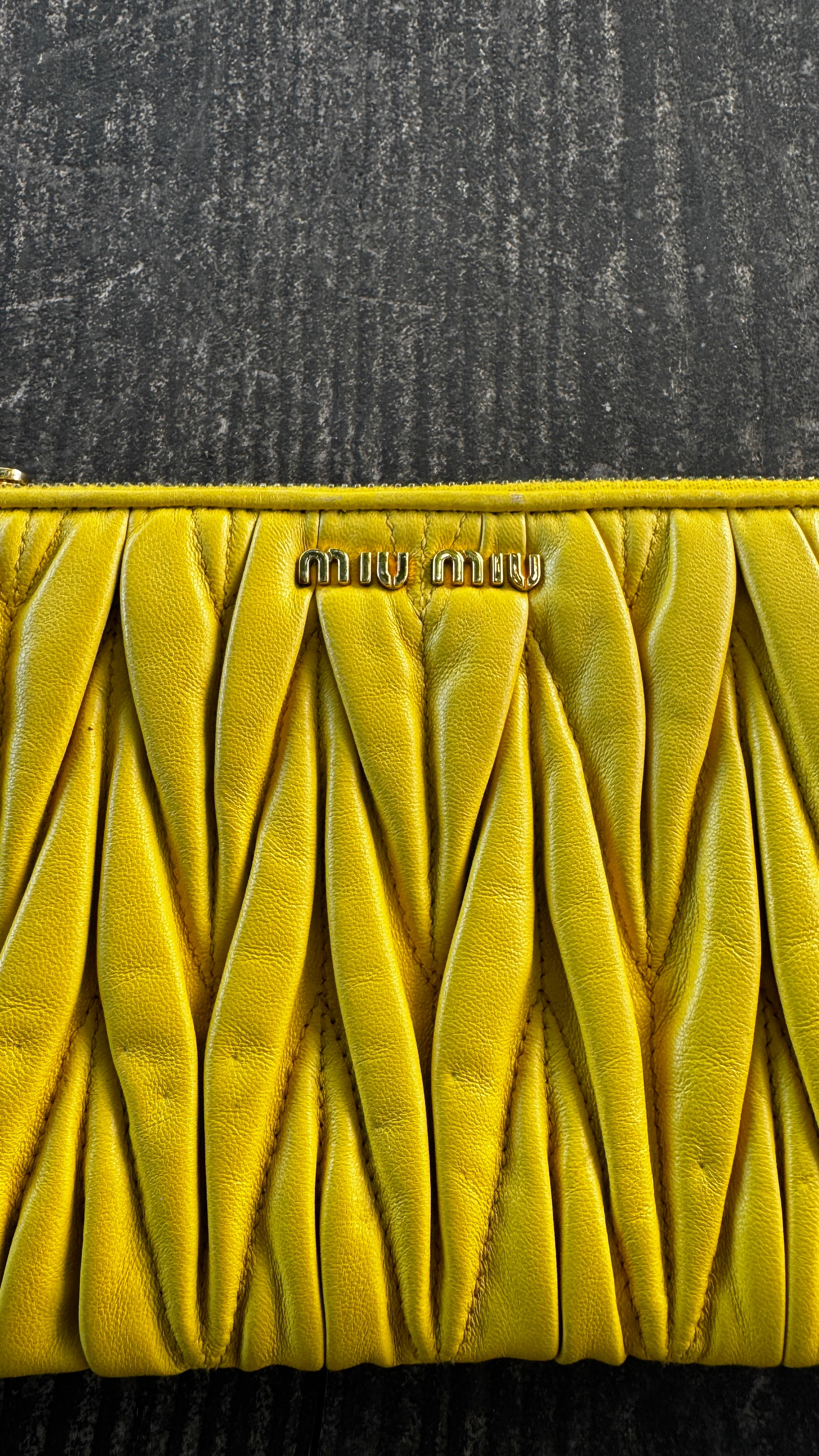 Miu Miu Pochette in Pelle Matelassé - Giallo Lime