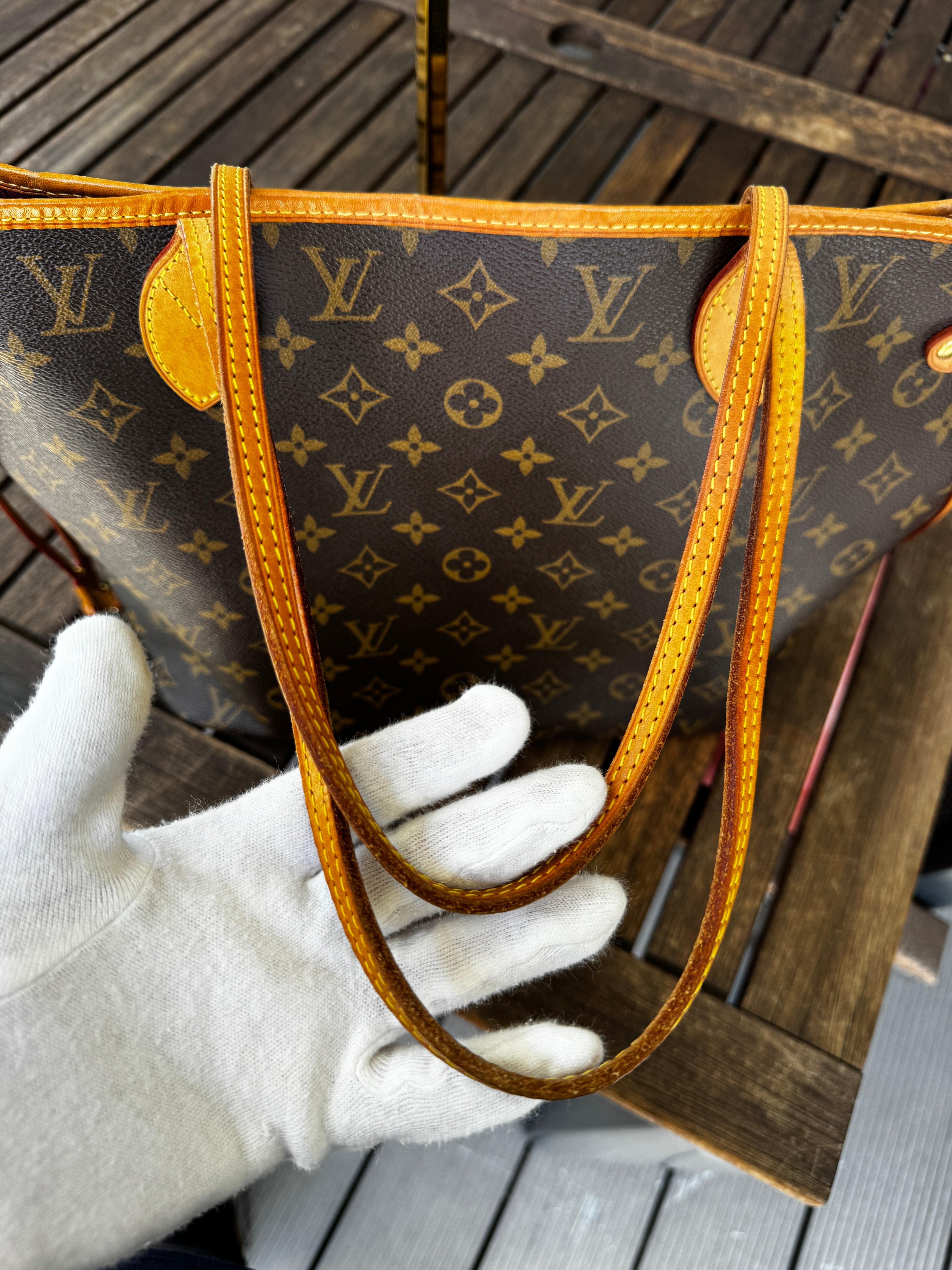 Louis Vuitton Neverfull MM in Tela Monogram con Interno Pivoine e Pochette