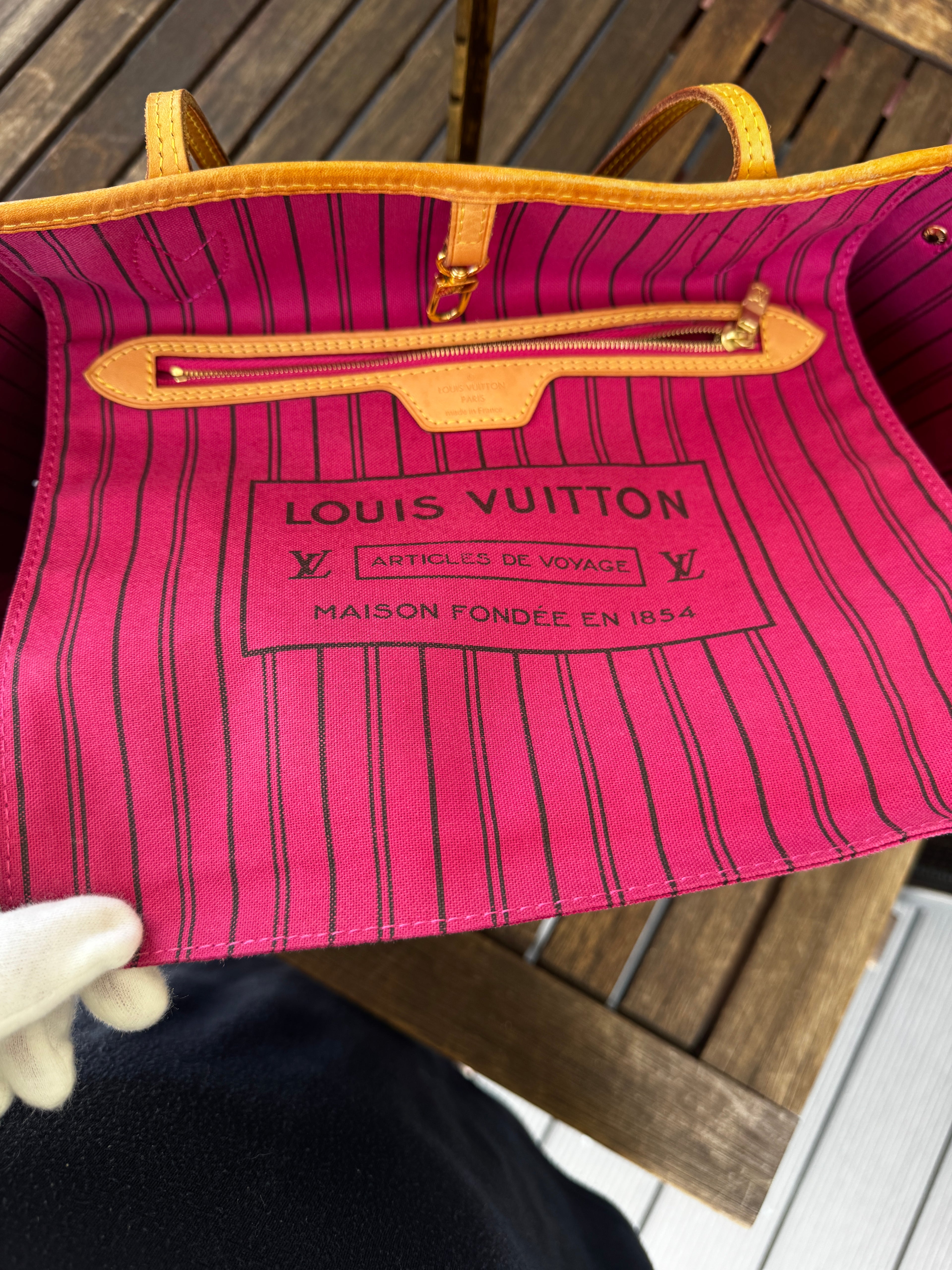Louis Vuitton Neverfull MM in Tela Monogram con Interno Pivoine e Pochette