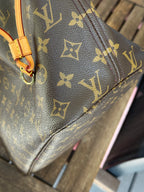 Louis Vuitton Neverfull MM in Tela Monogram con Interno Pivoine e Pochette