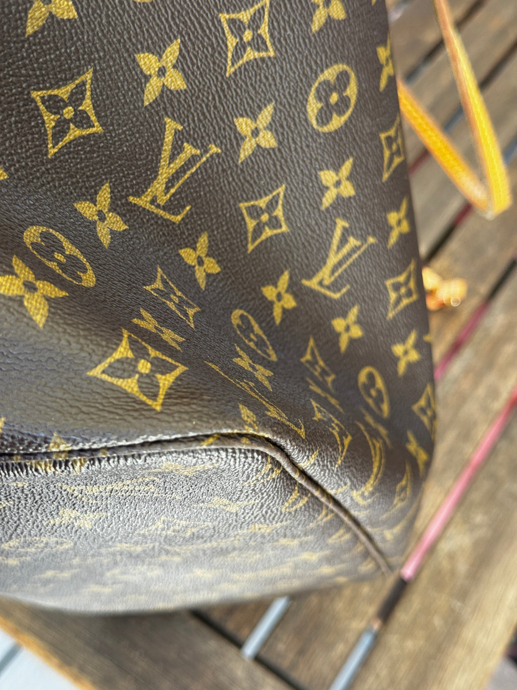 Louis Vuitton Neverfull MM in Tela Monogram con Interno Pivoine e Pochette