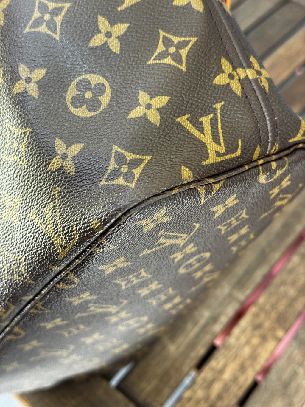 Louis Vuitton Neverfull MM in Tela Monogram con Interno Pivoine e Pochette