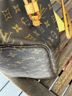 Louis Vuitton Neverfull MM in Tela Monogram con Interno Pivoine e Pochette