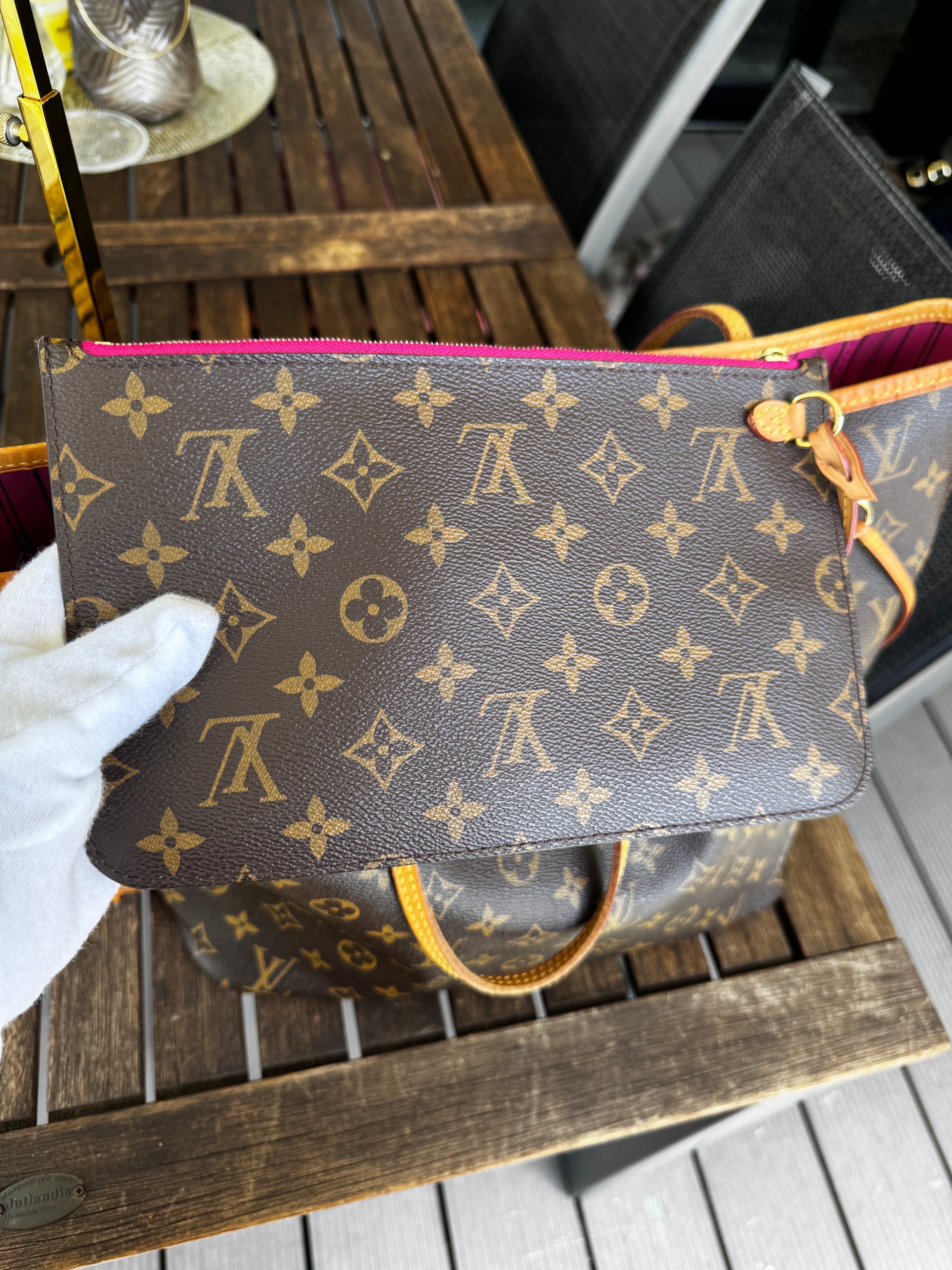 Louis Vuitton Neverfull MM in Tela Monogram con Interno Pivoine e Pochette