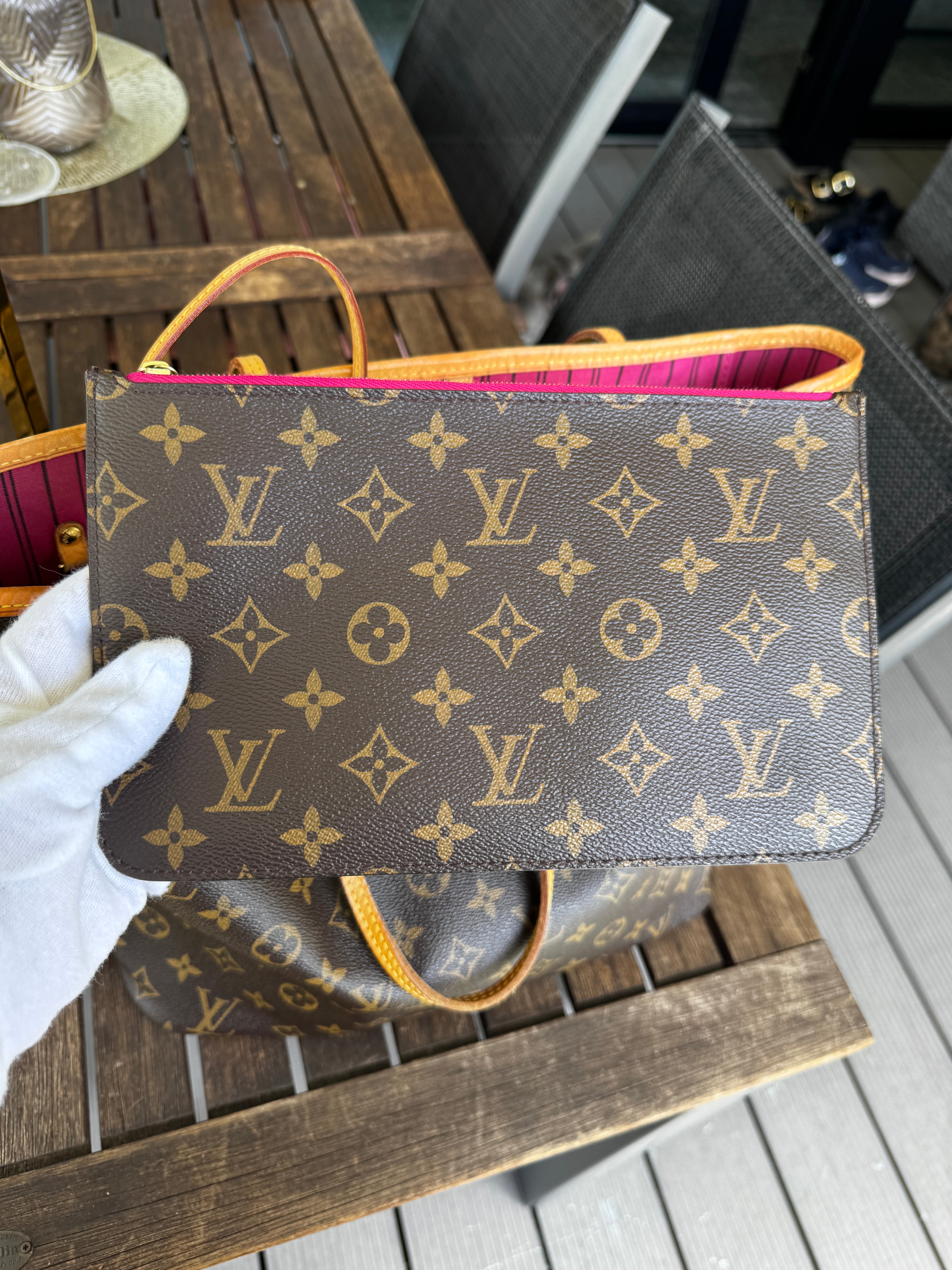 Louis Vuitton Neverfull MM in Tela Monogram con Interno Pivoine e Pochette