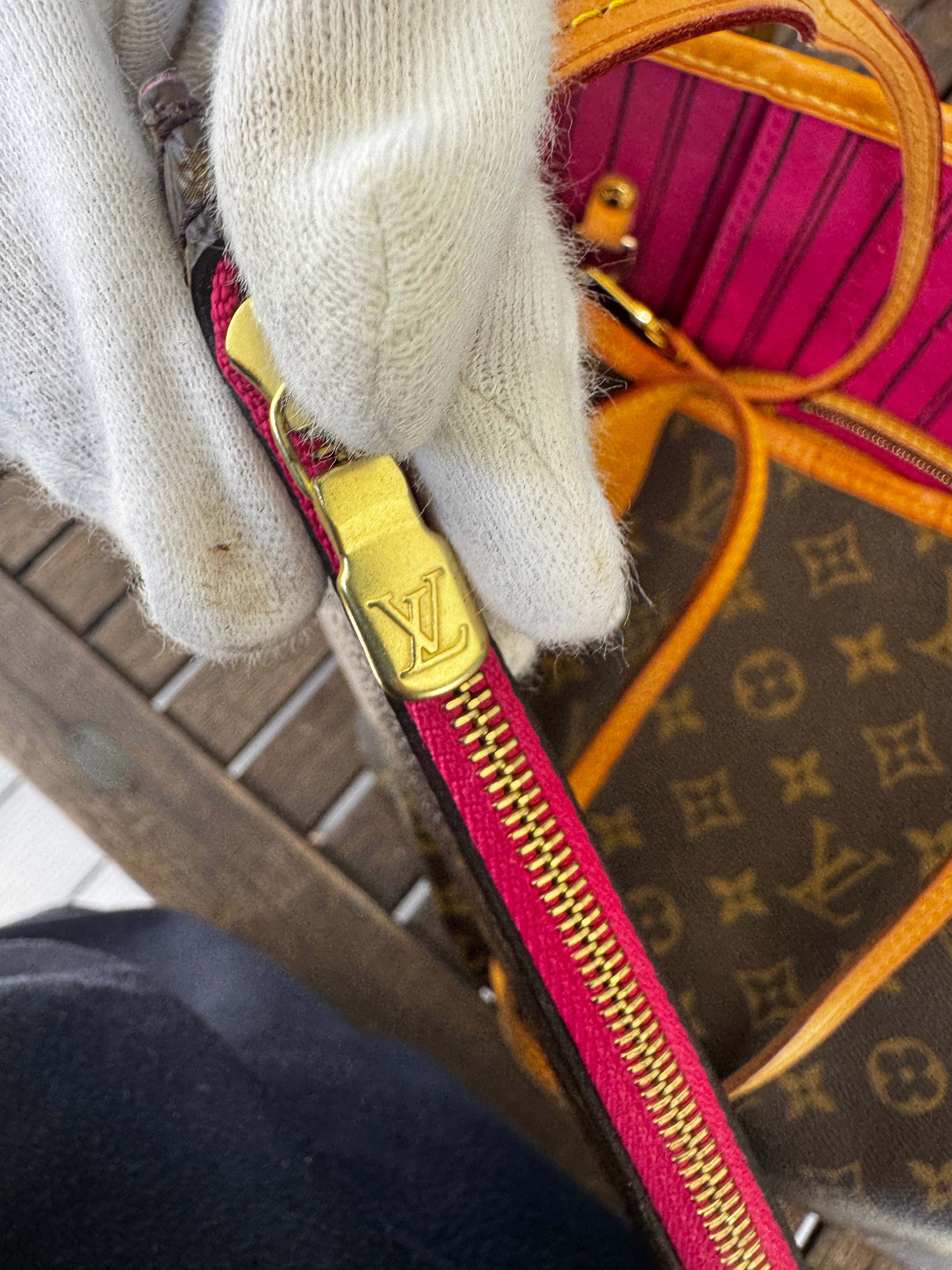 Louis Vuitton Neverfull MM in Tela Monogram con Interno Pivoine e Pochette