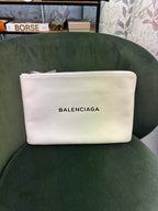 Balenciaga Pochette Everyday Medium in Pelle Bianca