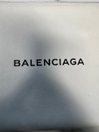 Balenciaga Pochette Everyday Medium in Pelle Bianca