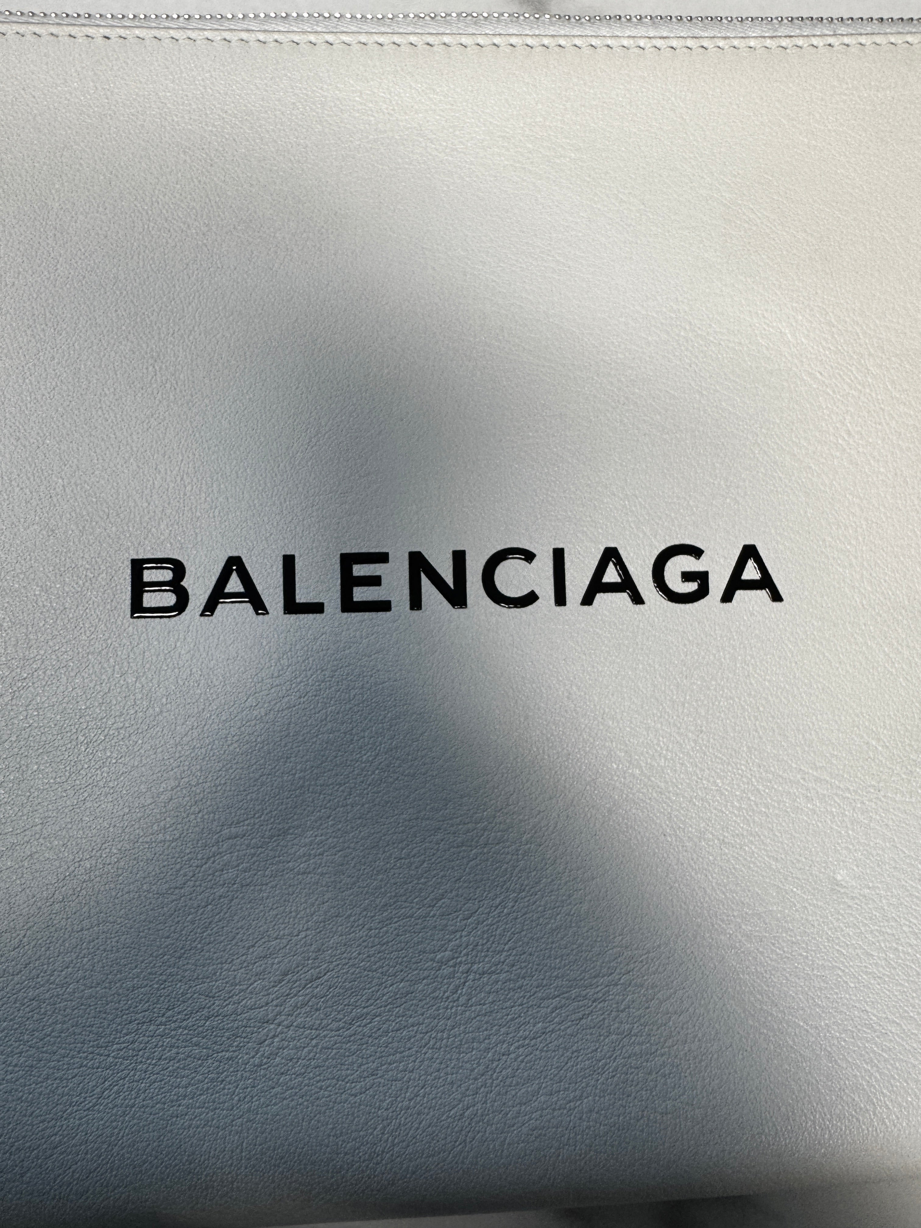 Balenciaga Pochette Everyday Medium in Pelle Bianca