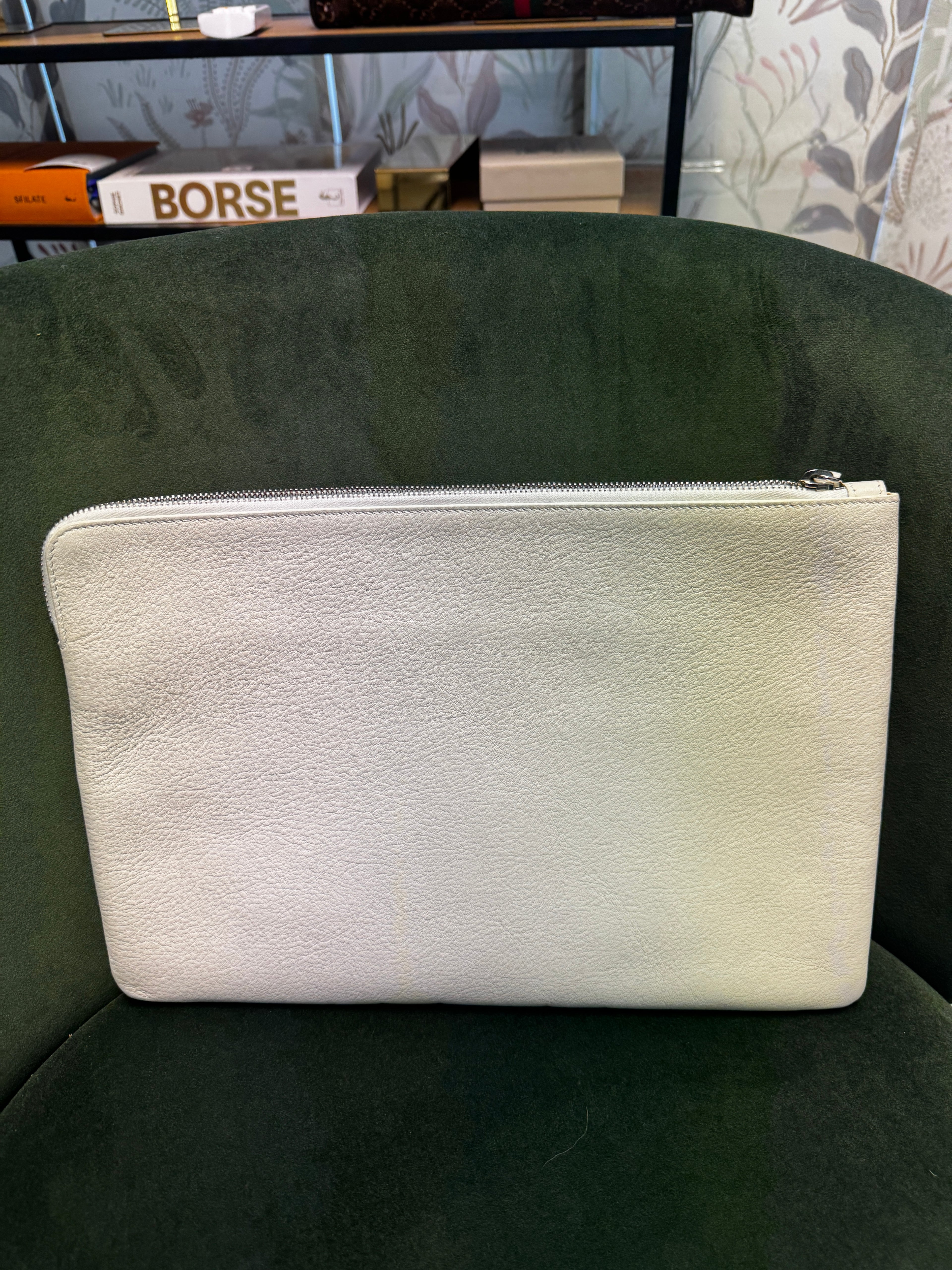 Balenciaga Pochette Everyday Medium in Pelle Bianca