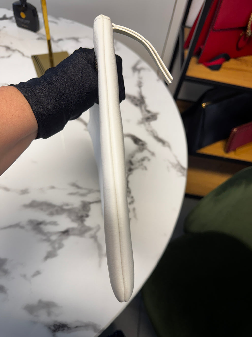 Balenciaga Pochette Everyday Medium in Pelle Bianca