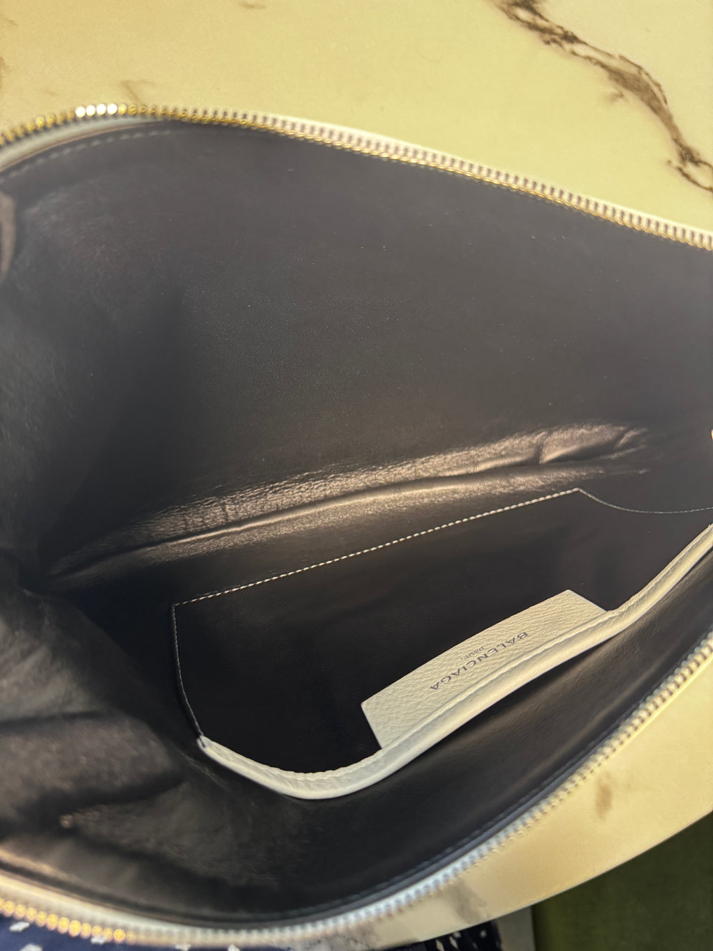 Balenciaga Pochette Everyday Medium in Pelle Bianca