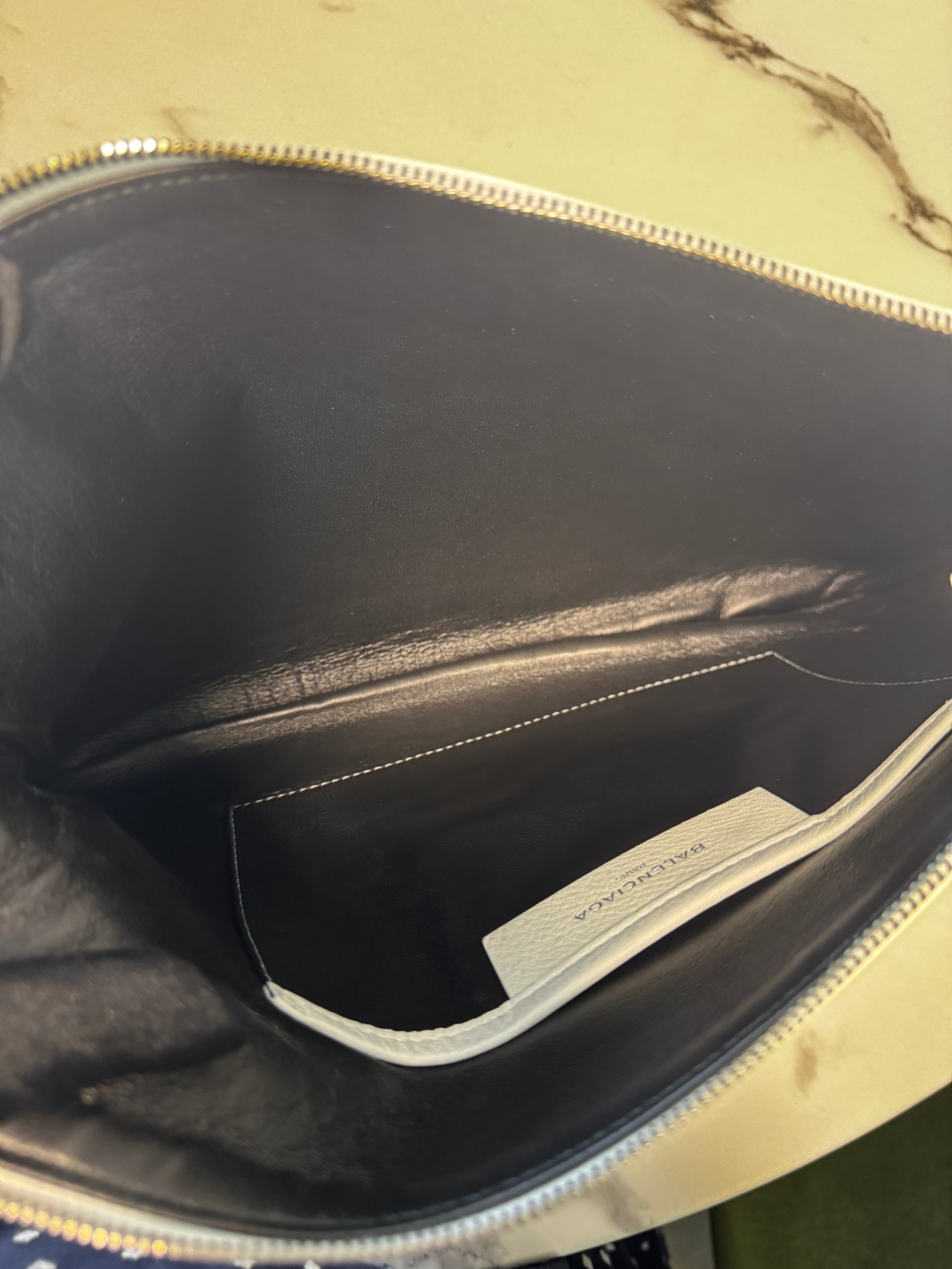 Balenciaga Pochette Everyday Medium in Pelle Bianca