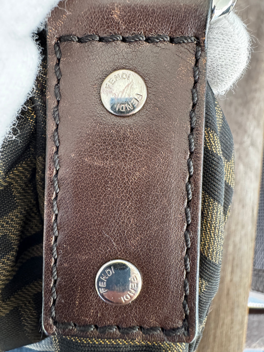 Fendi Borsa a Tracolla Messenger in Tessuto Zucca e Pelle
