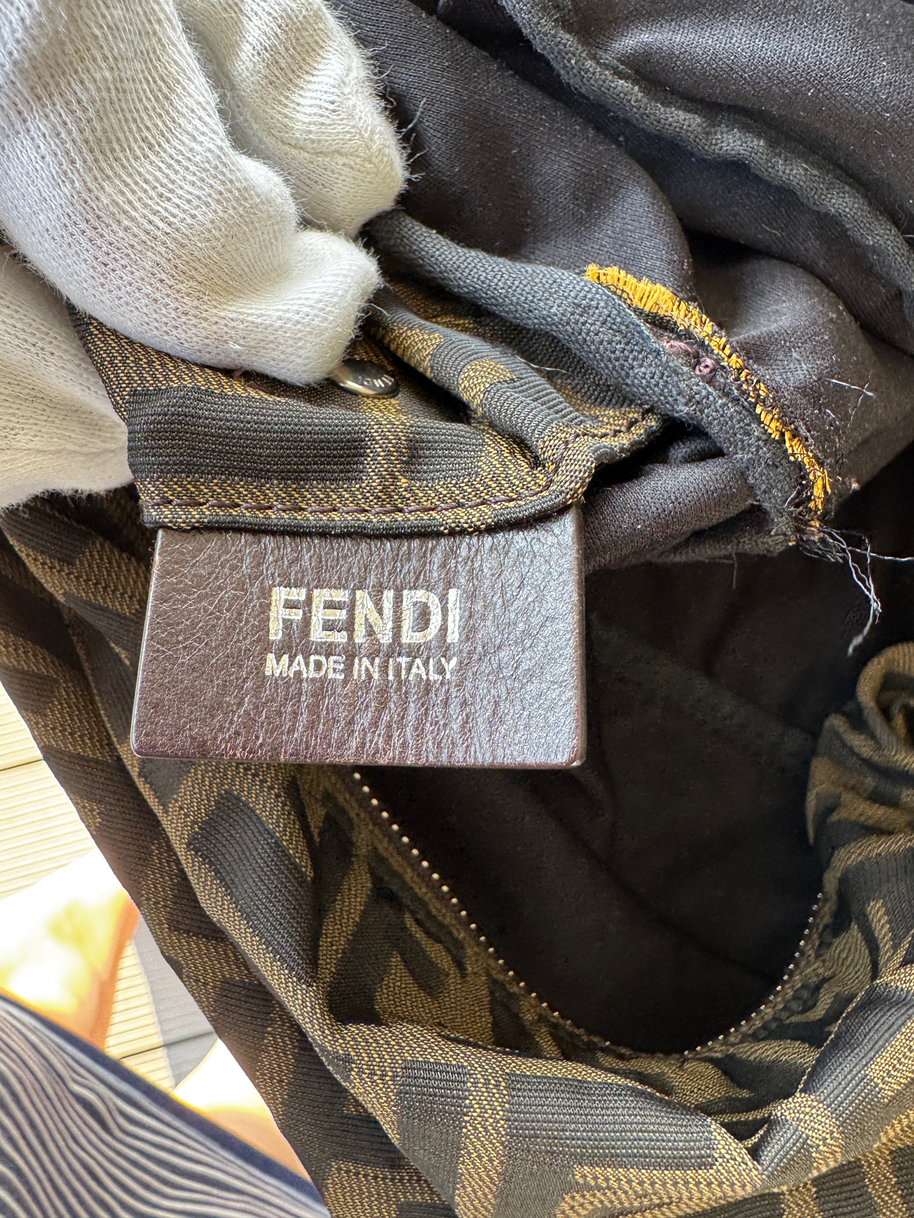 Fendi Borsa a Tracolla Messenger in Tessuto Zucca e Pelle