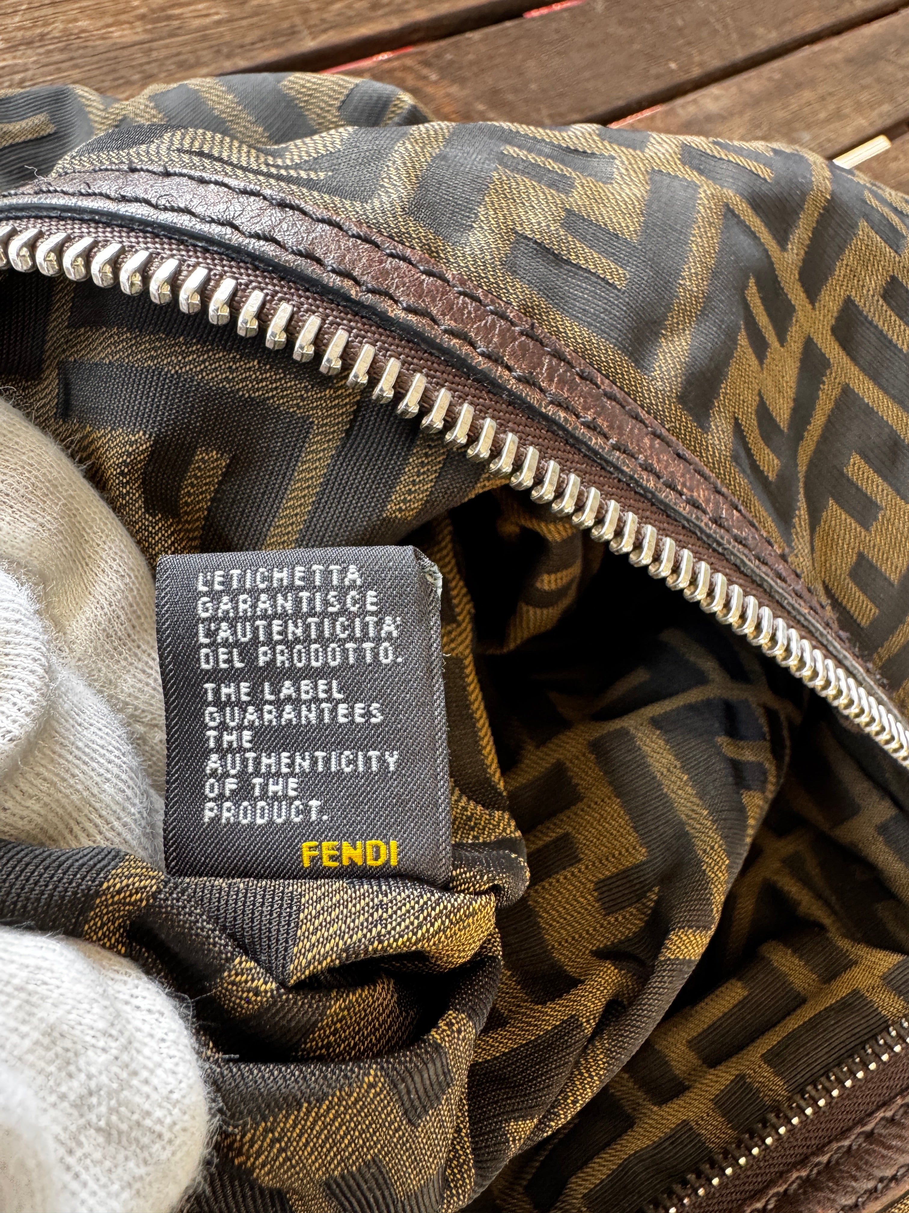 Fendi Borsa a Tracolla Messenger in Tessuto Zucca e Pelle