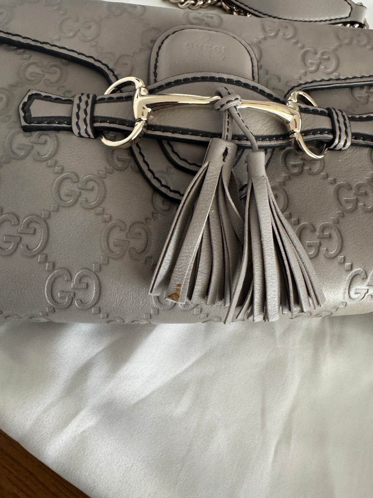 Gucci Borsa a Tracolla Emily Mini Chain in Pelle Guccissima - Grigio Taupe