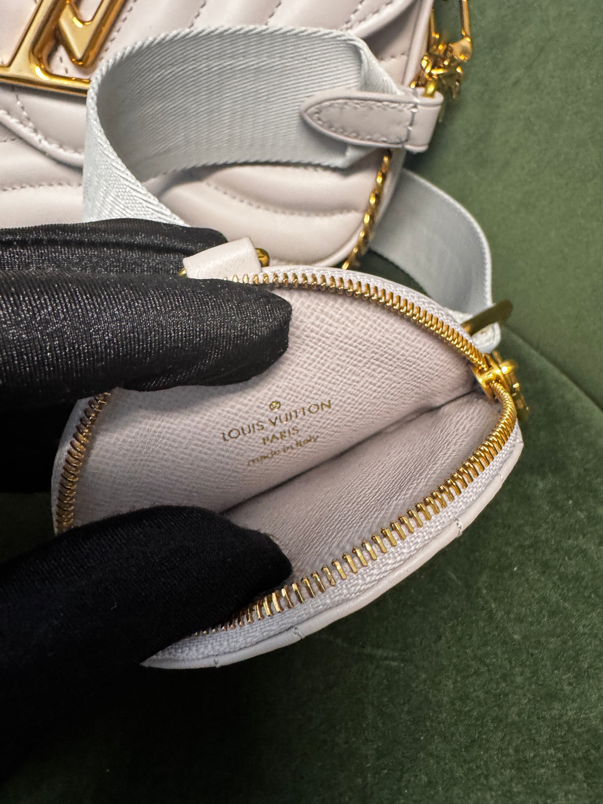Louis Vuitton New Wave Multi Pochette in Pelle Trapuntata - Bianco Ghiaccio