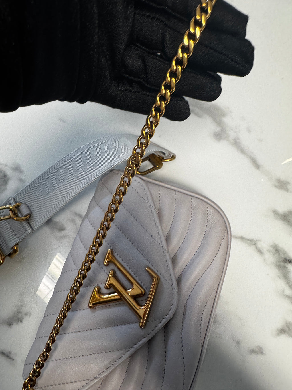 Louis Vuitton New Wave Multi Pochette in Pelle Trapuntata - Bianco Ghiaccio