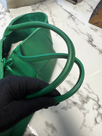Bottega Veneta Arco Tote Medium in Pelle Intrecciato Orthobie - Verde Parakeet
