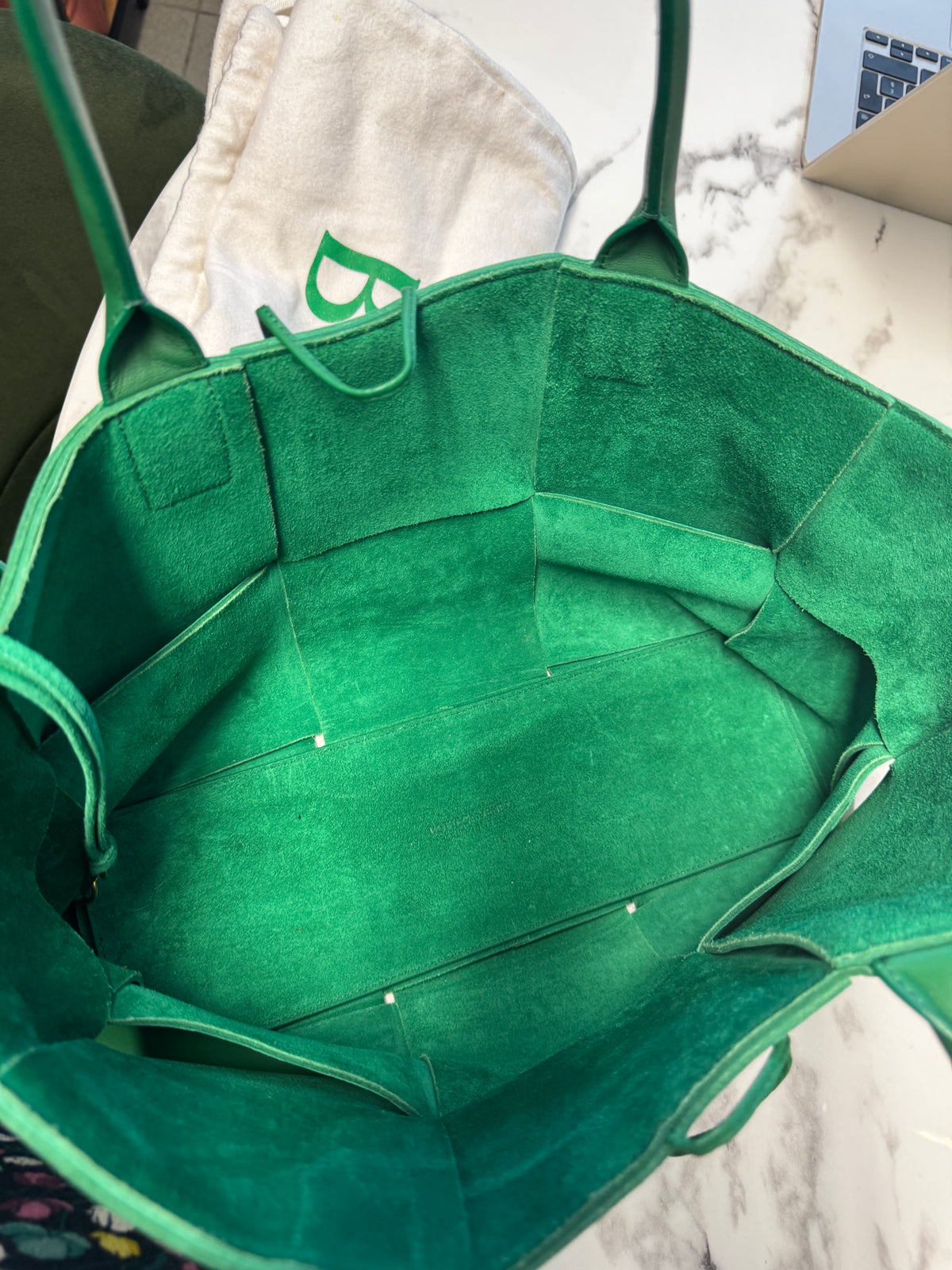 Bottega Veneta Arco Tote Medium in Pelle Intrecciato Orthobie - Verde Parakeet