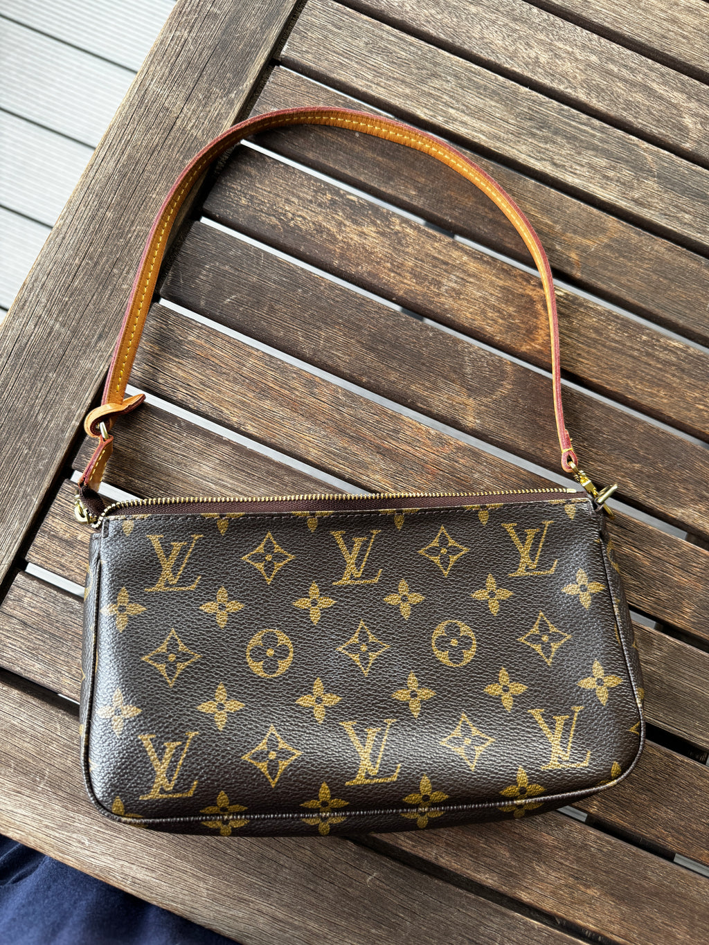 Louis Vuitton Pochette Accessoires in Tela Monogram