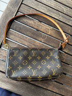 Louis Vuitton Pochette Accessoires in Tela Monogram
