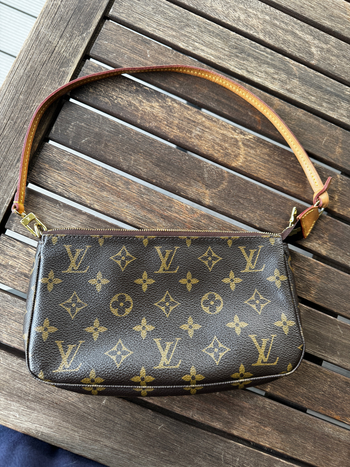 Louis Vuitton Pochette Accessoires in Tela Monogram