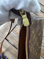 Louis Vuitton Pochette Accessoires in Tela Monogram