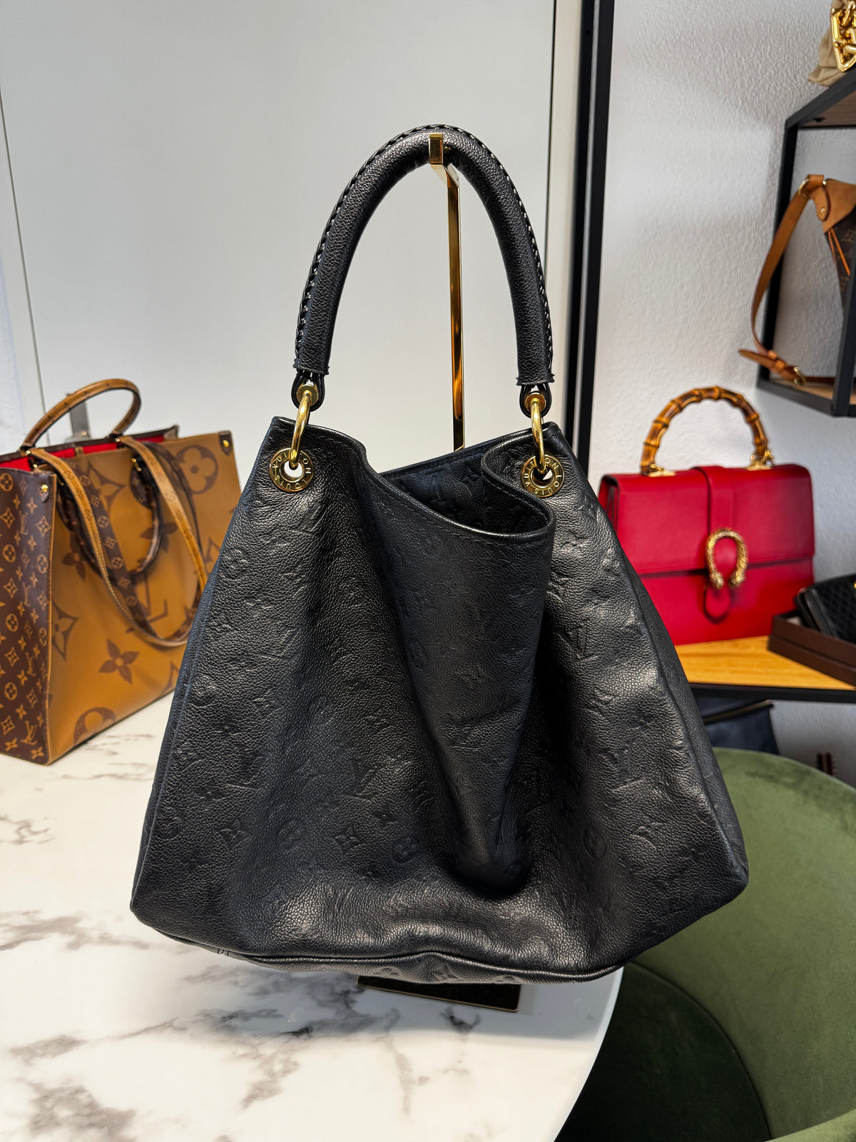 Louis Vuitton Artsy MM in Pelle Monogram Empreinte Noir