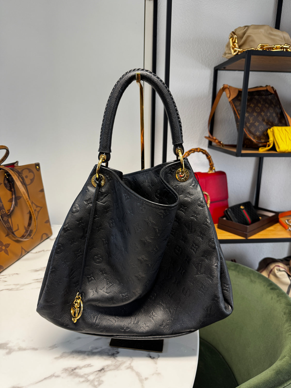 Louis Vuitton Artsy MM in Pelle Monogram Empreinte Noir