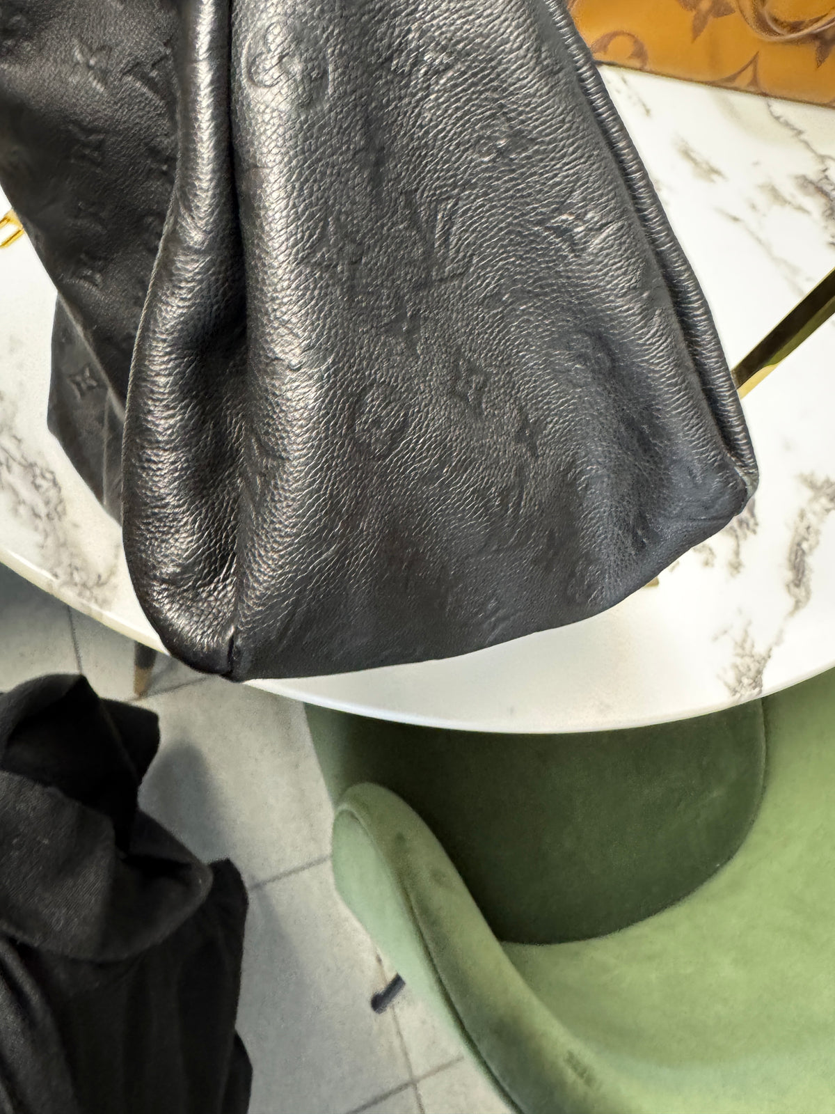 Louis Vuitton Artsy MM in Pelle Monogram Empreinte Noir