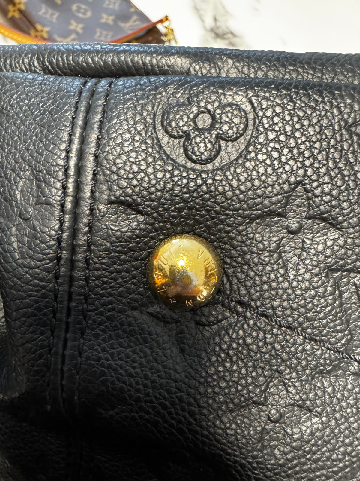 Louis Vuitton Artsy MM in Pelle Monogram Empreinte Noir