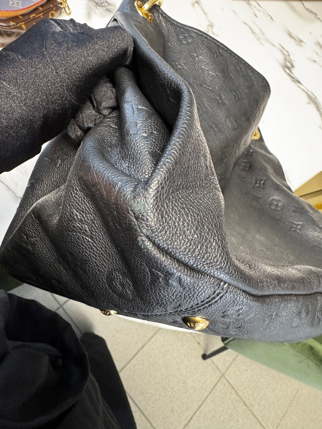 Louis Vuitton Artsy MM in Pelle Monogram Empreinte Noir