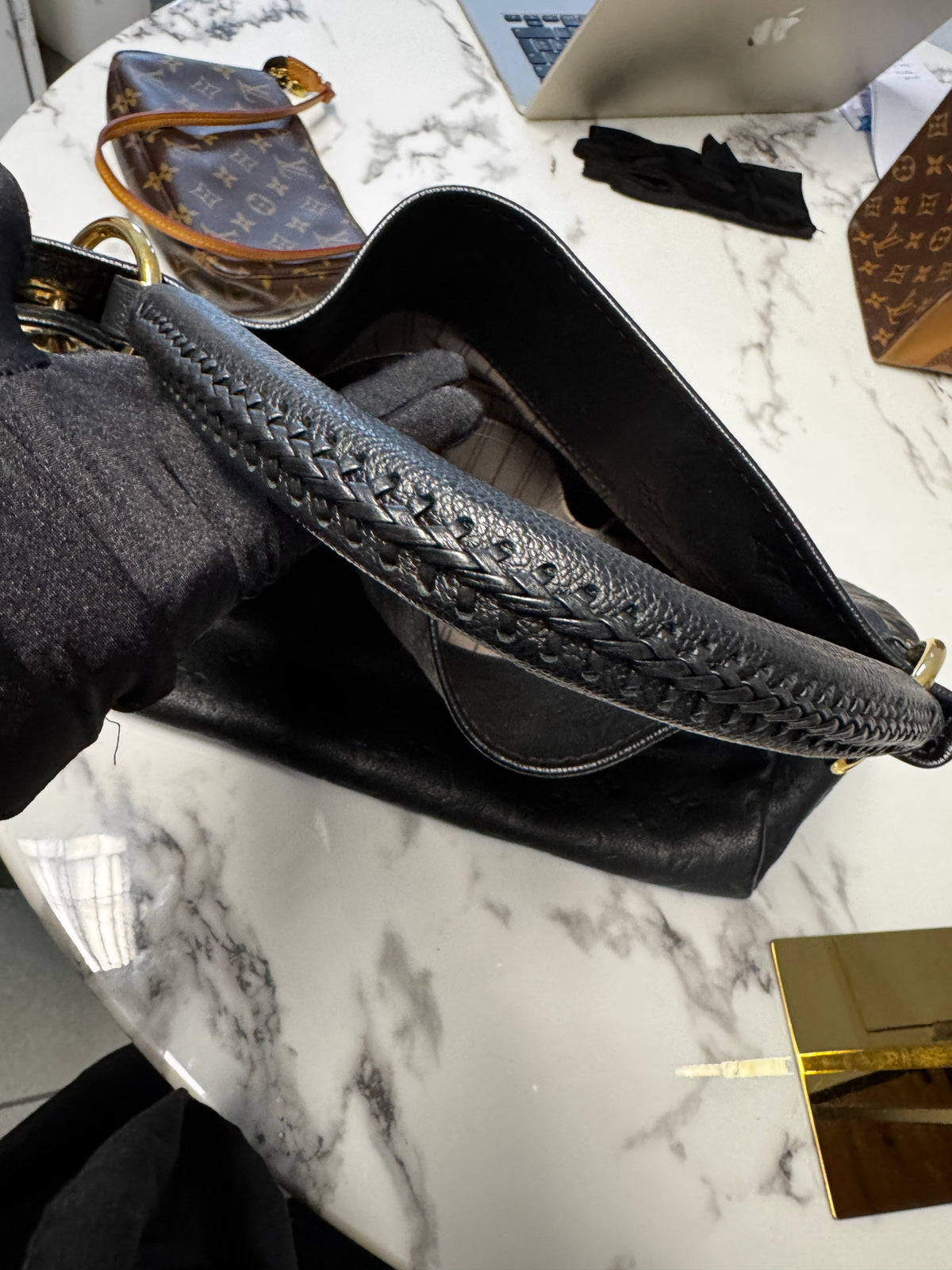 Louis Vuitton Artsy MM in Pelle Monogram Empreinte Noir