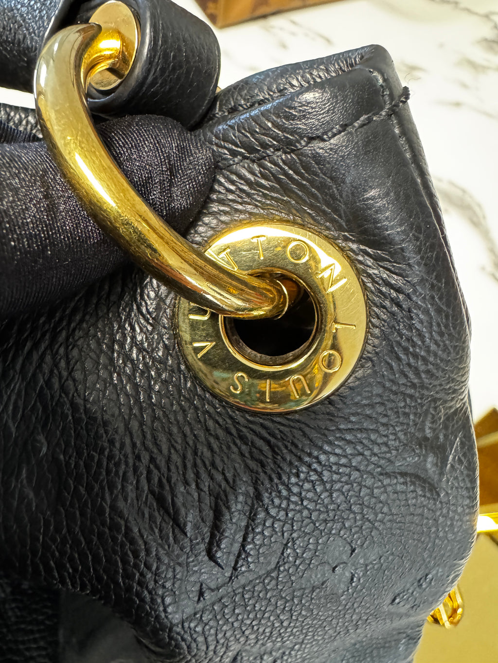 Louis Vuitton Artsy MM in Pelle Monogram Empreinte Noir