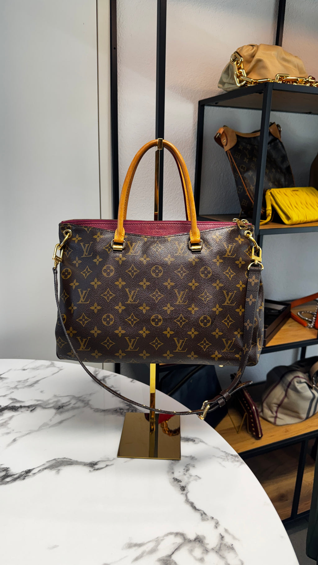 Louis Vuitton Pallas MM in Tela Monogram e Pelle di Vitello Aurore