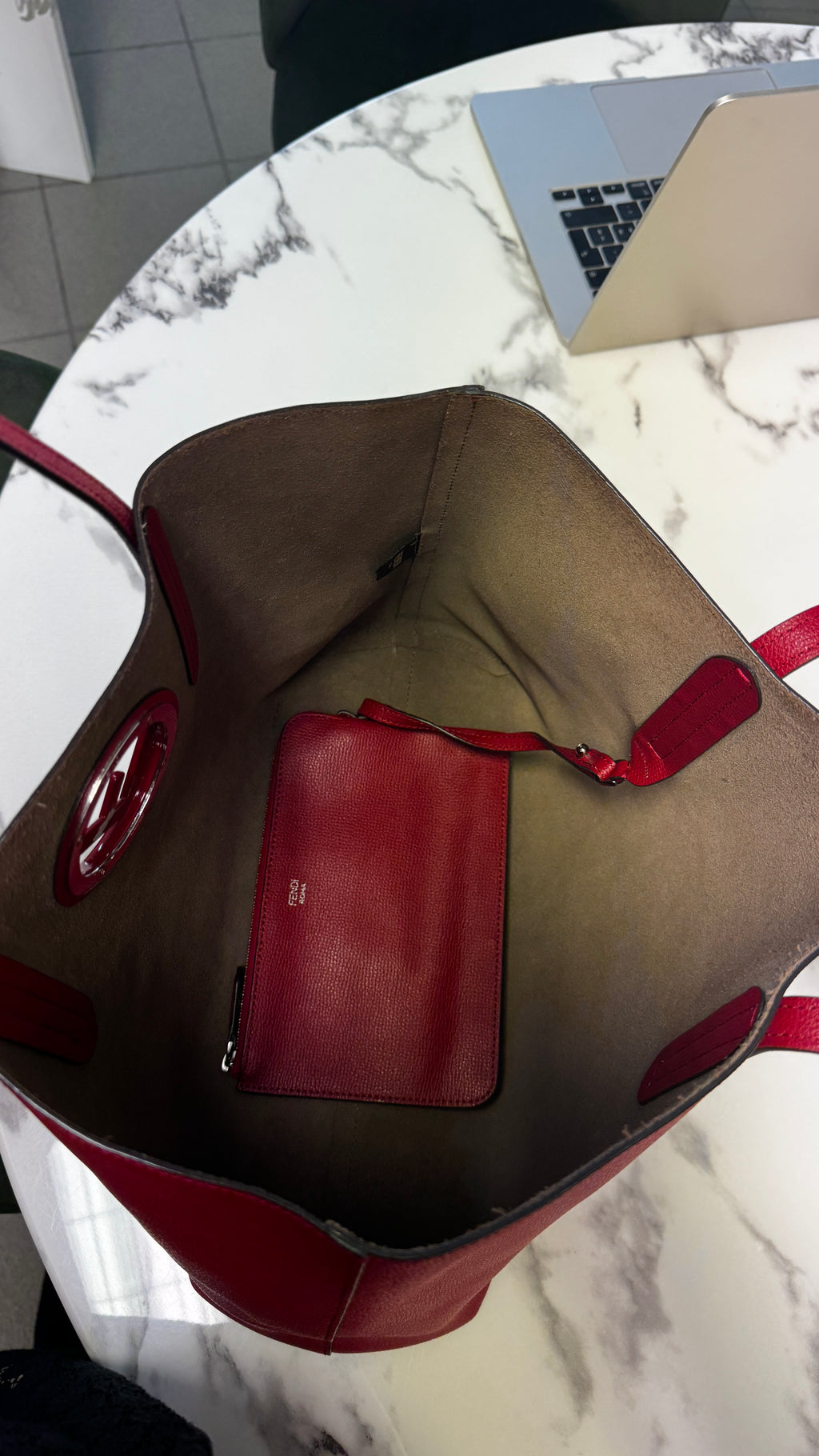 Fendi Shopper Vienna in Pelle con Logo F e Pochette - Rosso