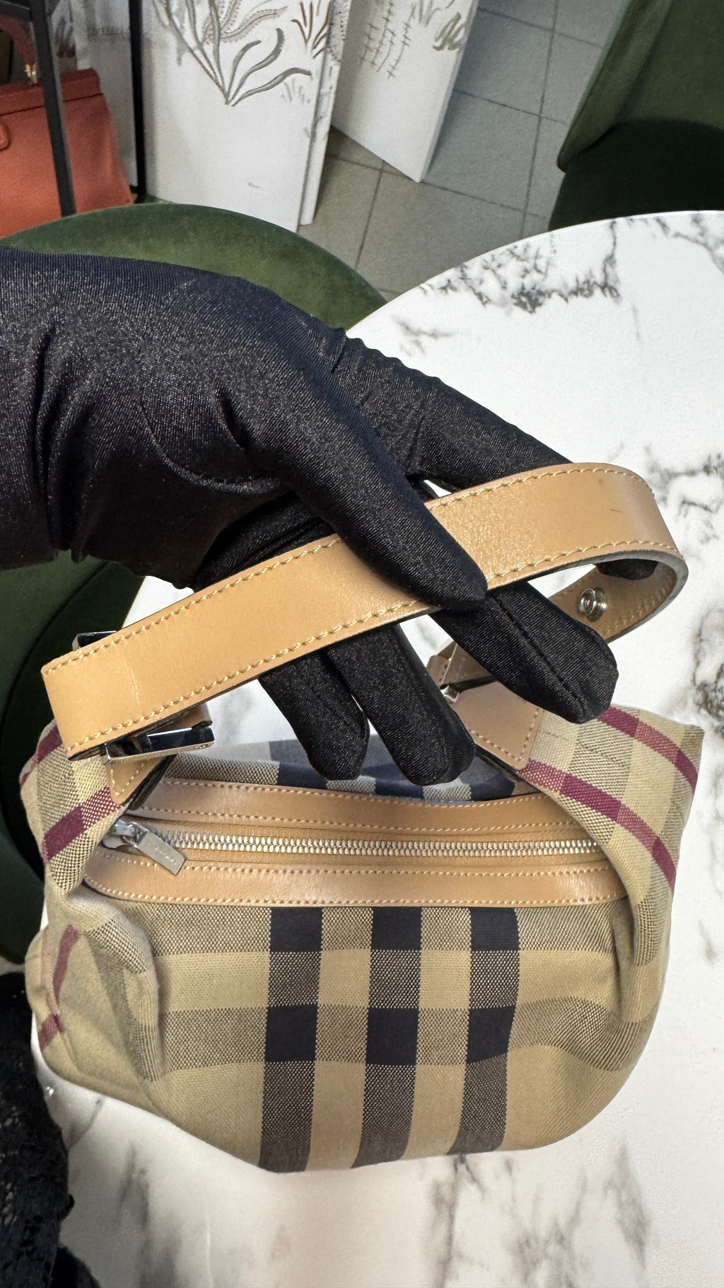 Burberry Borsa Hobo in Canvas Mega Check con Finiture in Pelle Beige