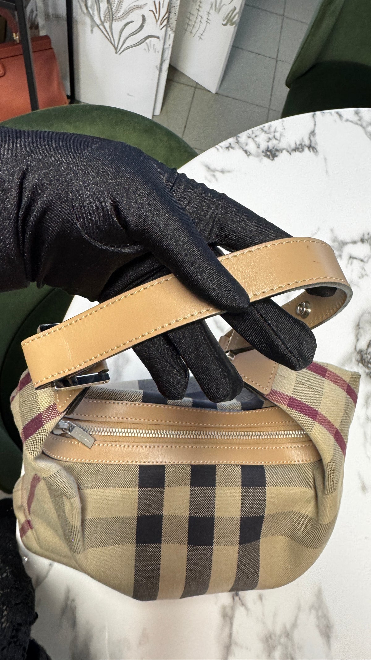 Burberry Borsa Hobo in Canvas Mega Check con Finiture in Pelle Beige