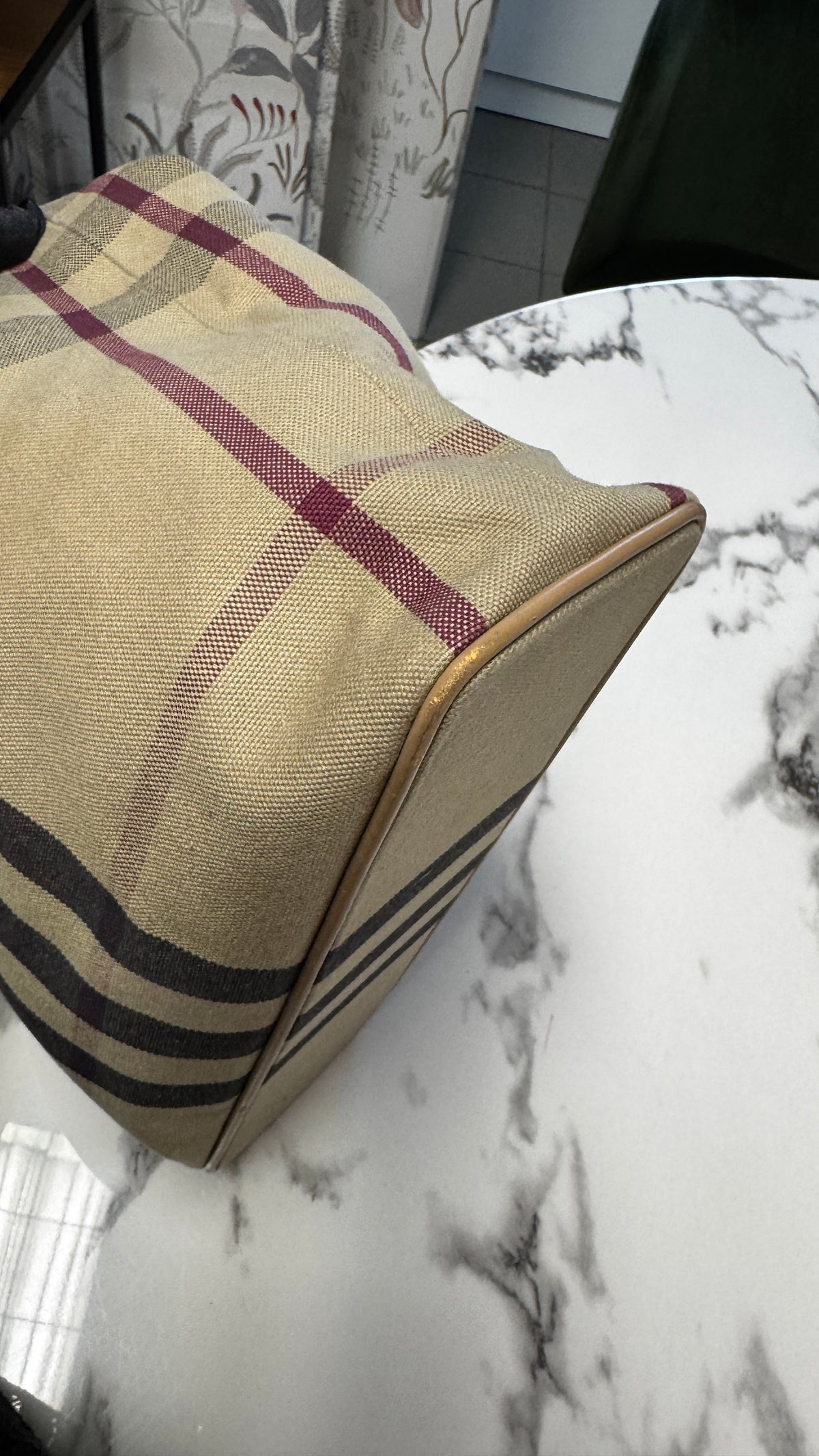 Burberry Borsa Hobo in Canvas Mega Check con Finiture in Pelle Beige