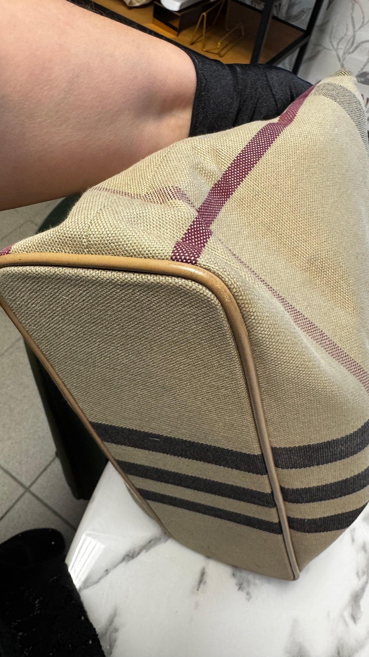 Burberry Borsa Hobo in Canvas Mega Check con Finiture in Pelle Beige