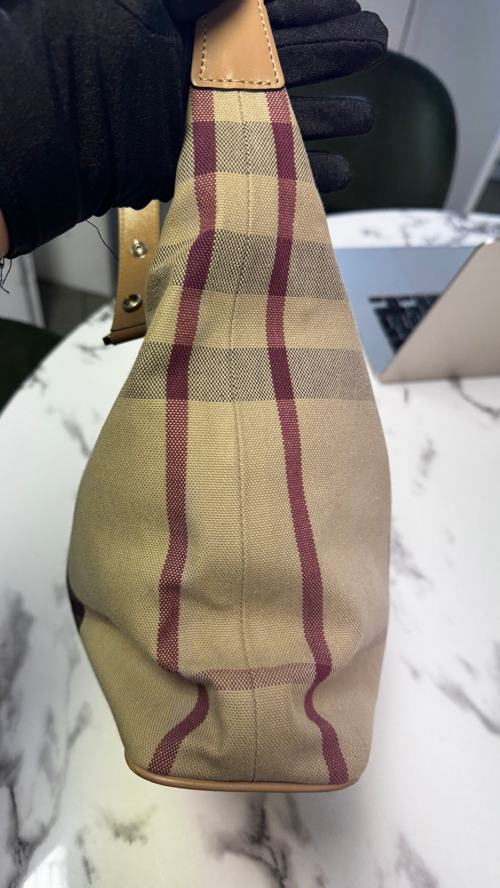 Burberry Borsa Hobo in Canvas Mega Check con Finiture in Pelle Beige
