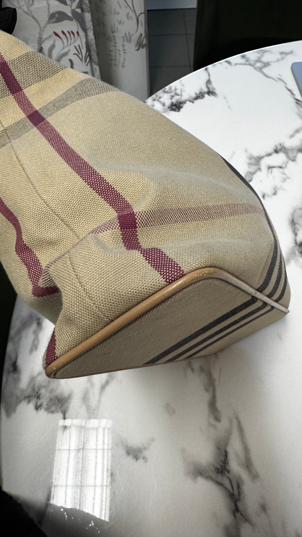 Burberry Borsa Hobo in Canvas Mega Check con Finiture in Pelle Beige