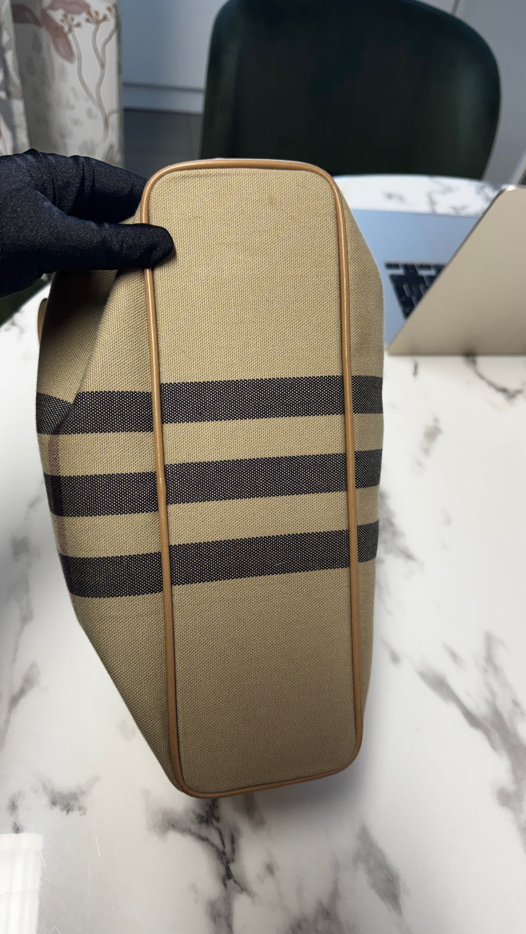 Burberry Borsa Hobo in Canvas Mega Check con Finiture in Pelle Beige