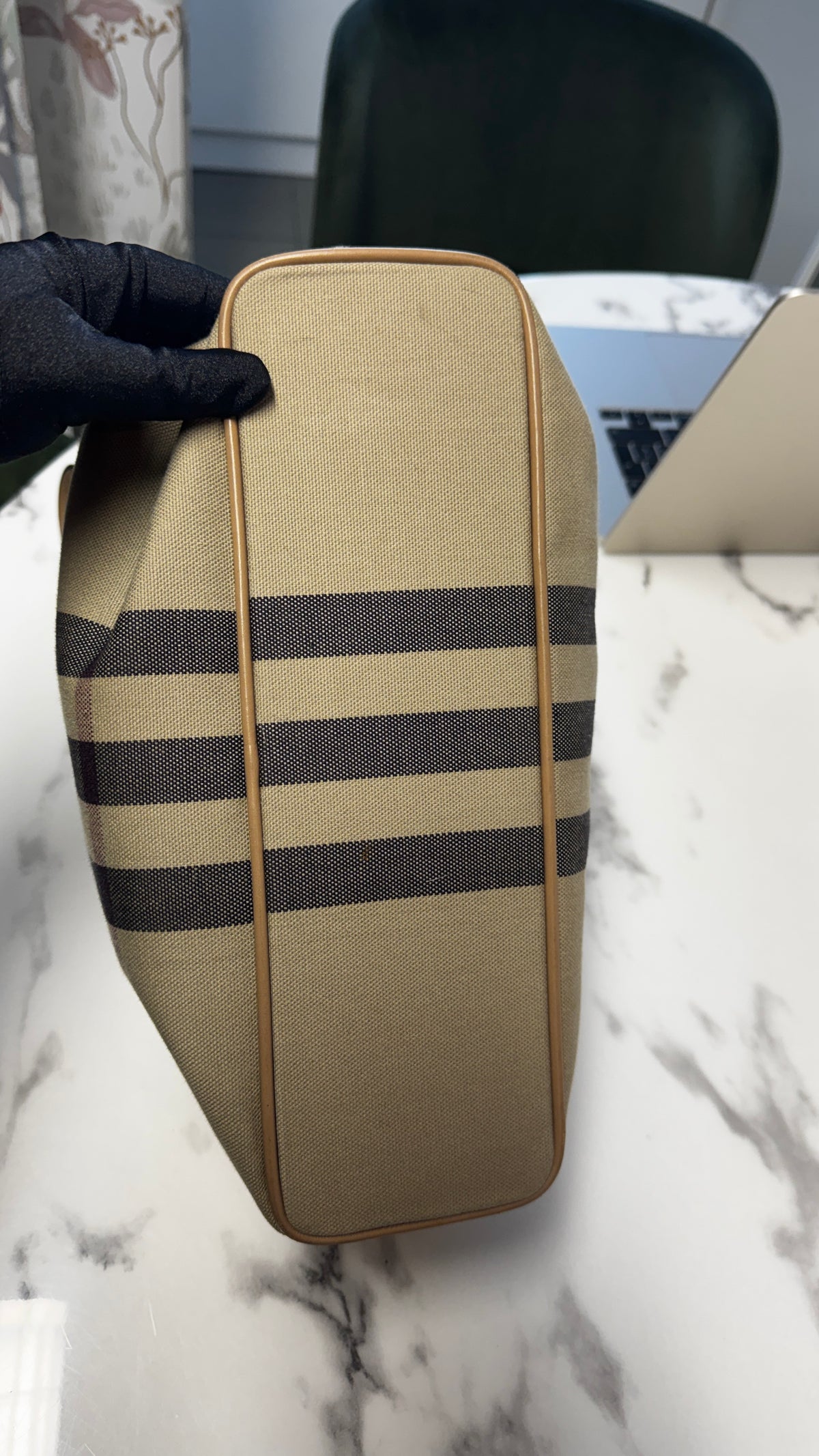 Burberry Borsa Hobo in Canvas Mega Check con Finiture in Pelle Beige