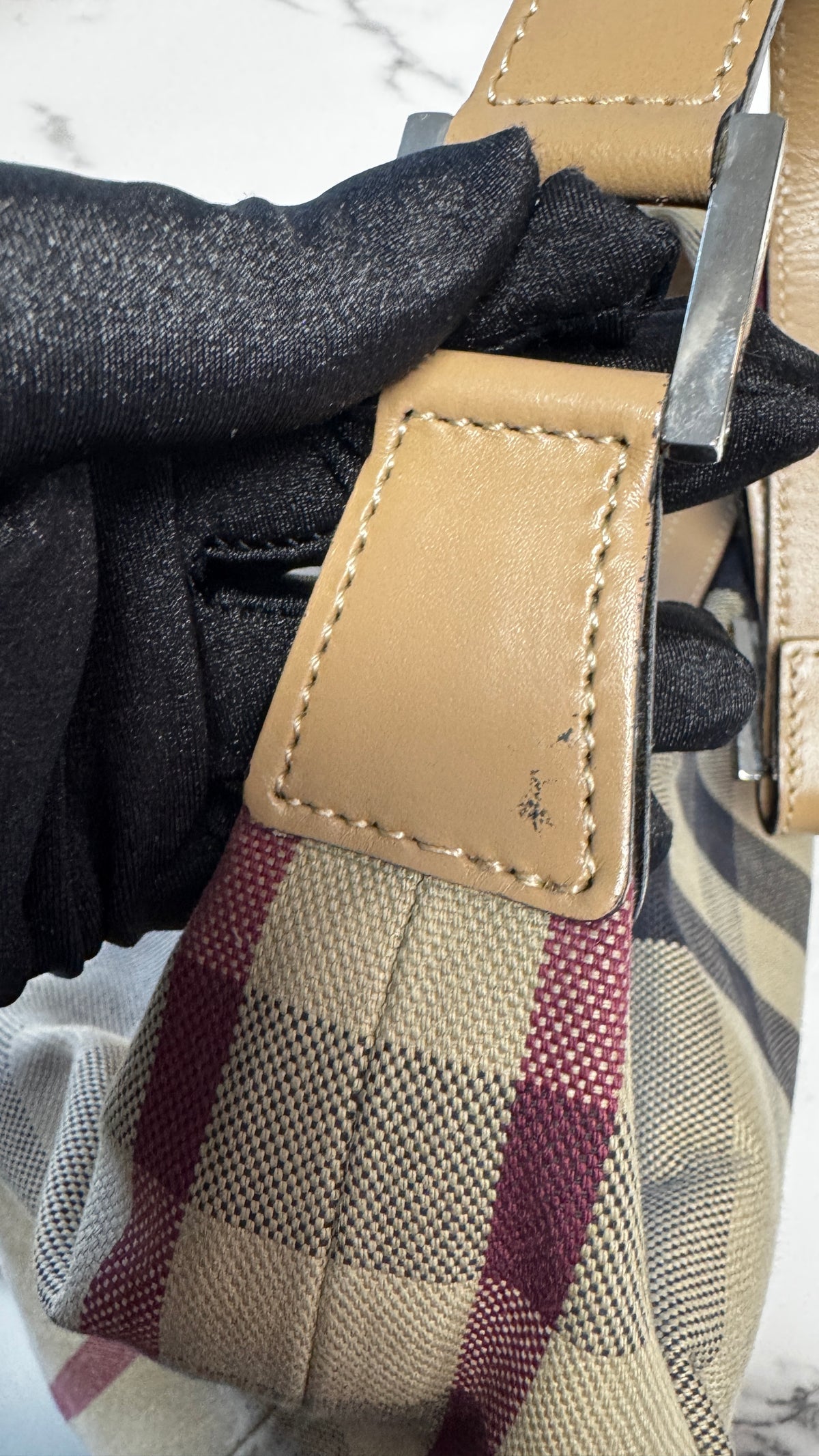 Burberry Borsa Hobo in Canvas Mega Check con Finiture in Pelle Beige