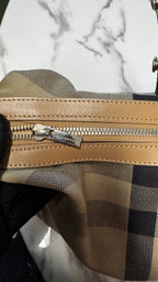Burberry Borsa Hobo in Canvas Mega Check con Finiture in Pelle Beige