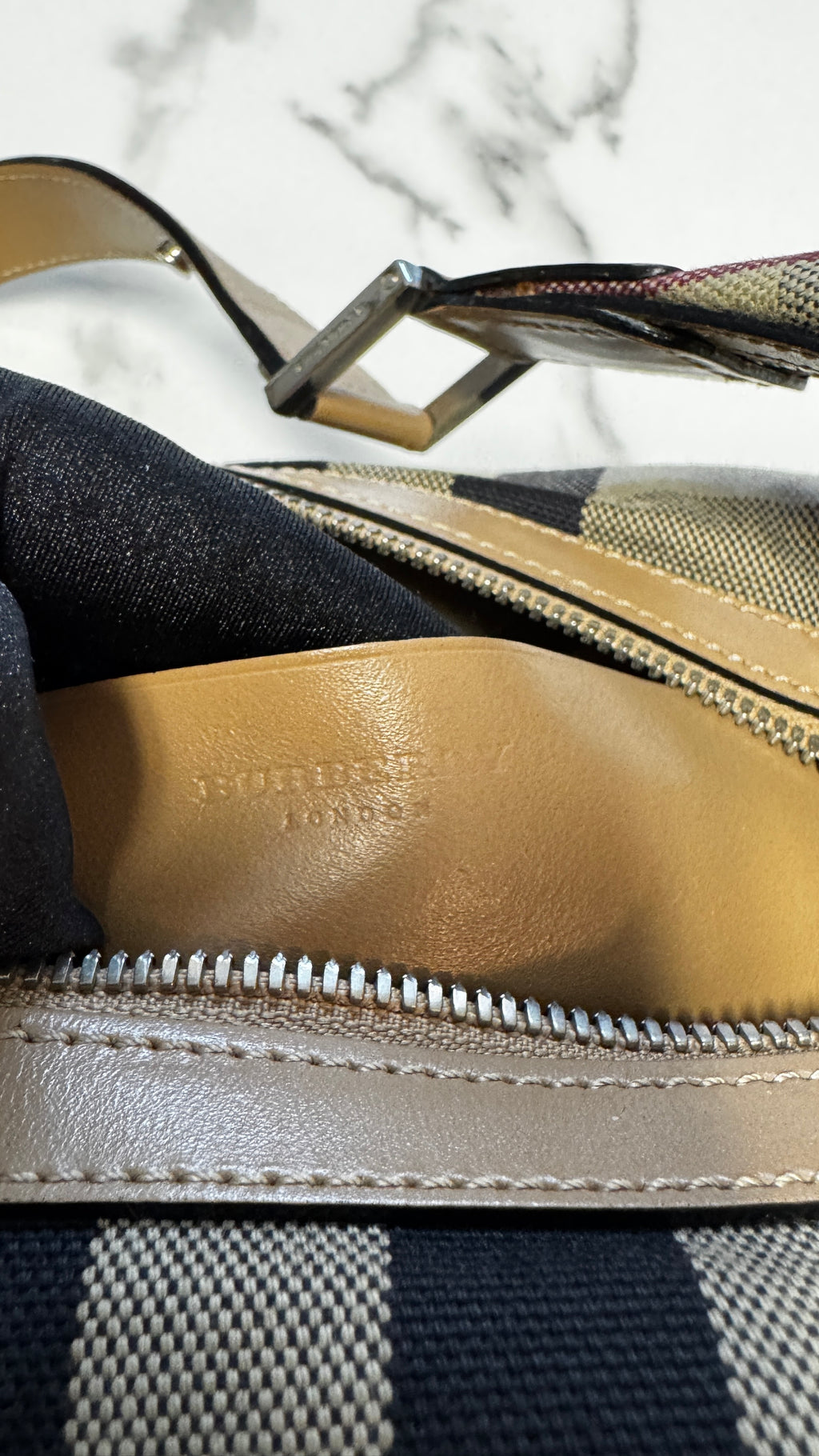 Burberry Borsa Hobo in Canvas Mega Check con Finiture in Pelle Beige