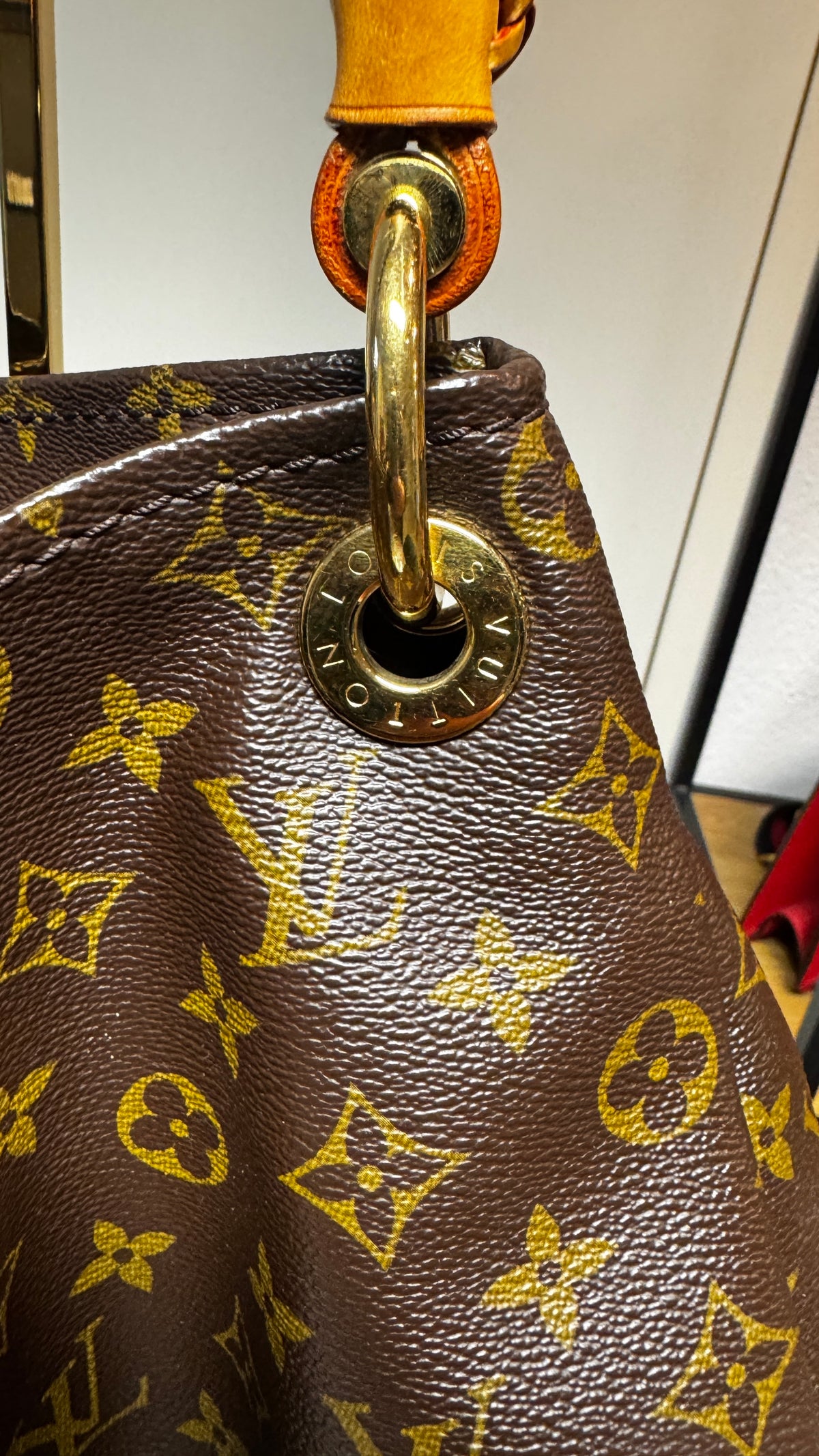 Louis Vuitton Artsy MM in Tela Monogram